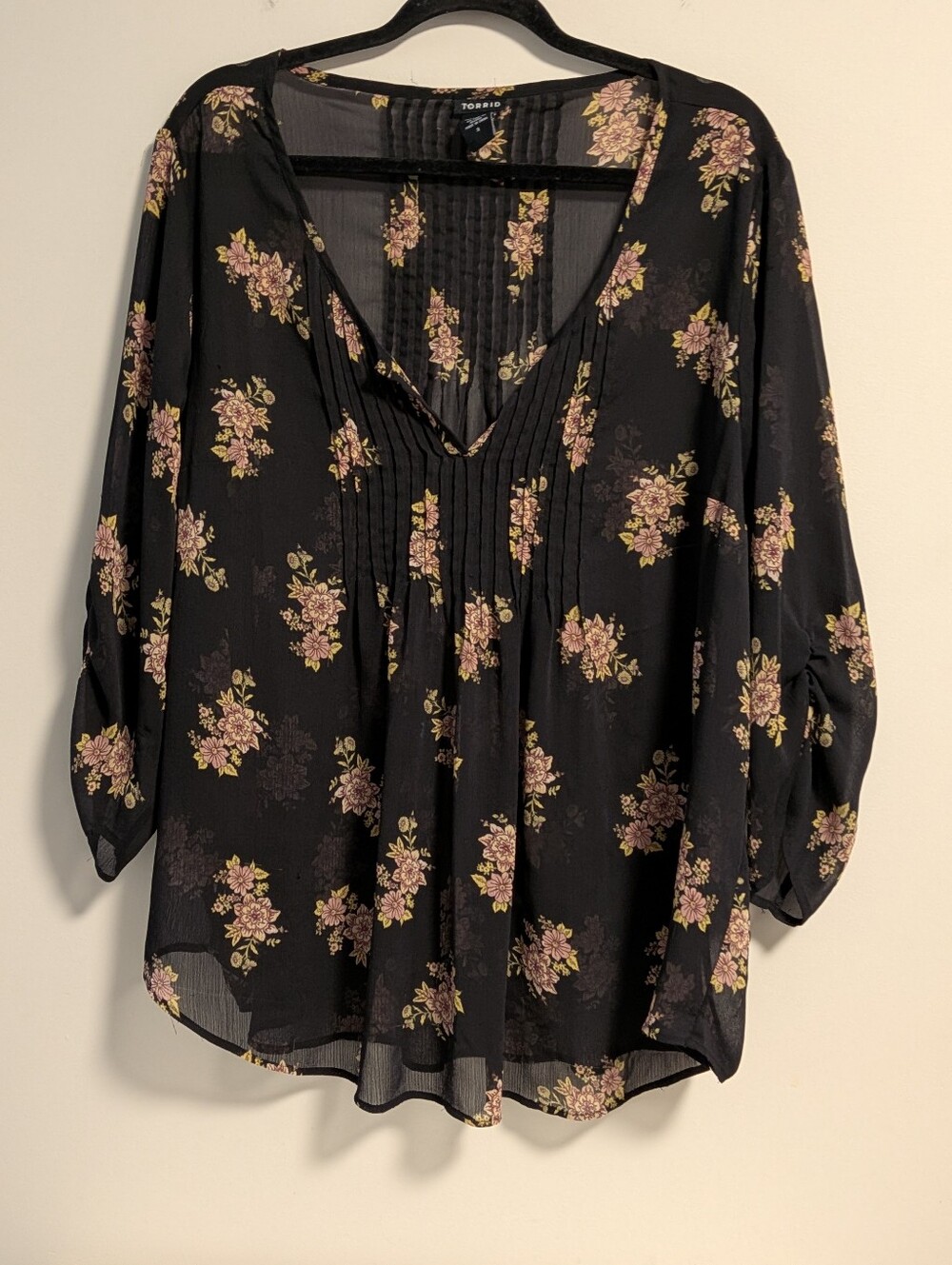 TORRID Sheer Pintuck Blouse Women 3 Shirt Black  Floral Chiffon 3X Top.
